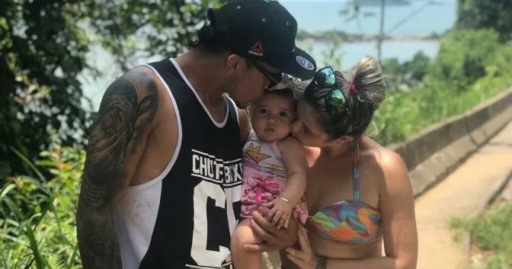 does charles oliveira have a wife