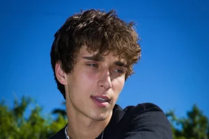 Josh Richards Height