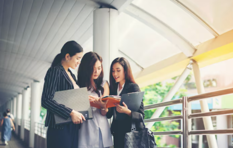 The Dynamics of Global Education: Exploring Key Features