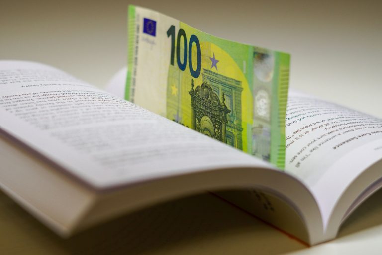 Building Trust Through Finance Content and Freelance Support